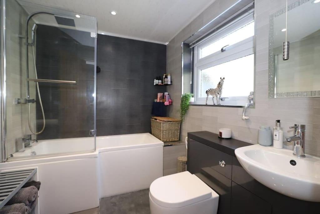 Luxury House Near Center Hospital &superstore Apartment *