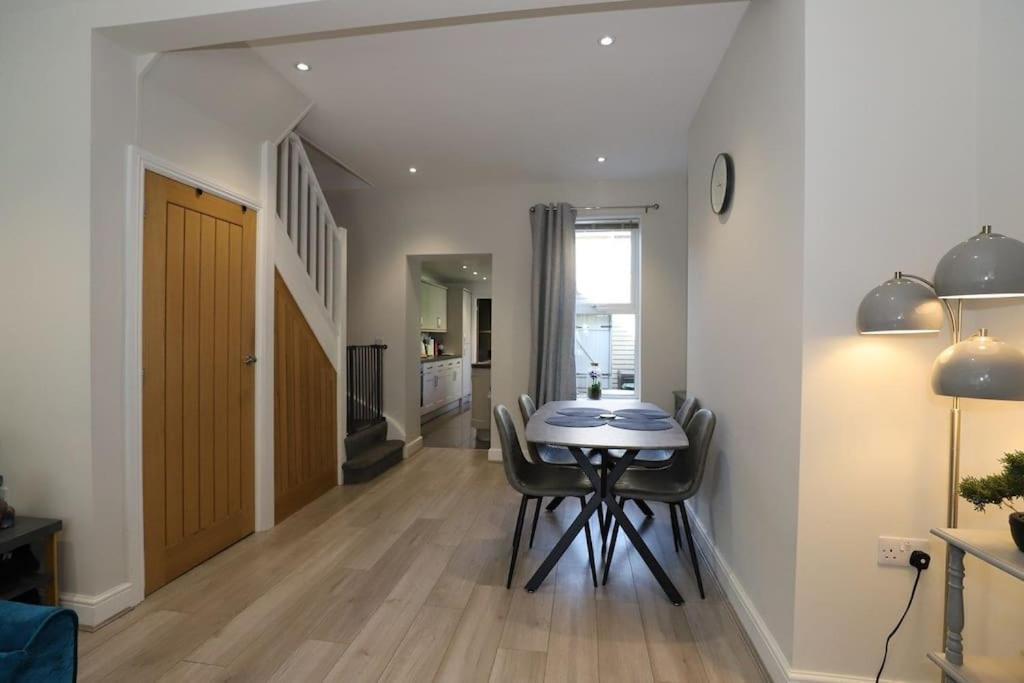 Luxury House Near Center Hospital &superstore Apartment